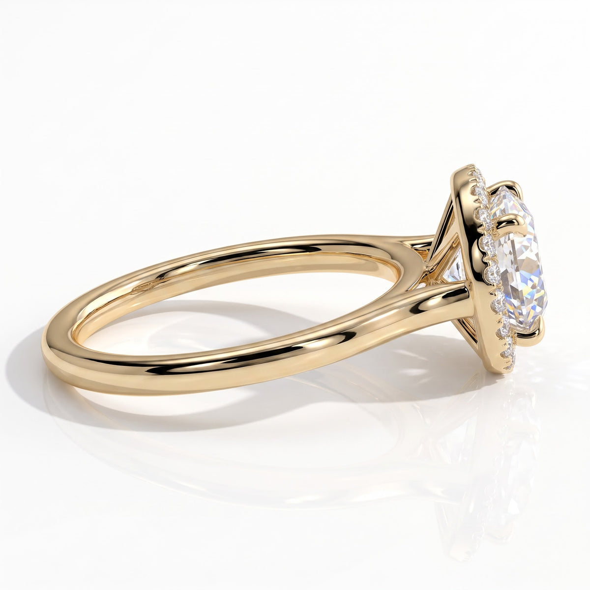 Round lab-grown diamond halo engagement ring in 14K (585) yellow gold, detail view