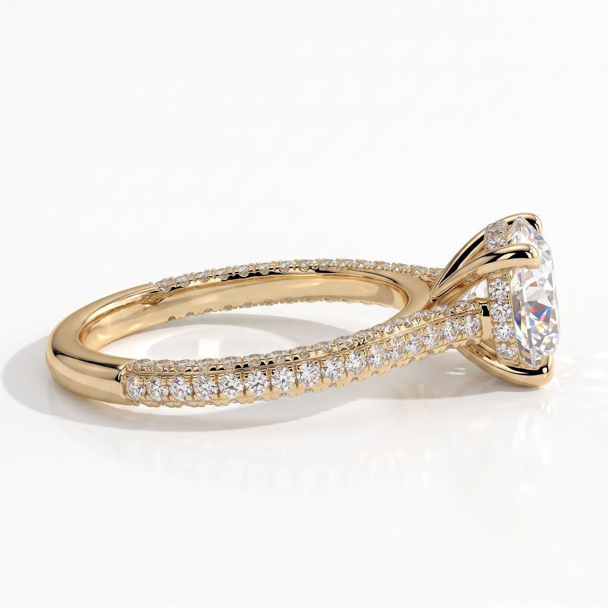 Round lab-grown diamond halo engagement ring in 14K (585) yellow gold, detail view