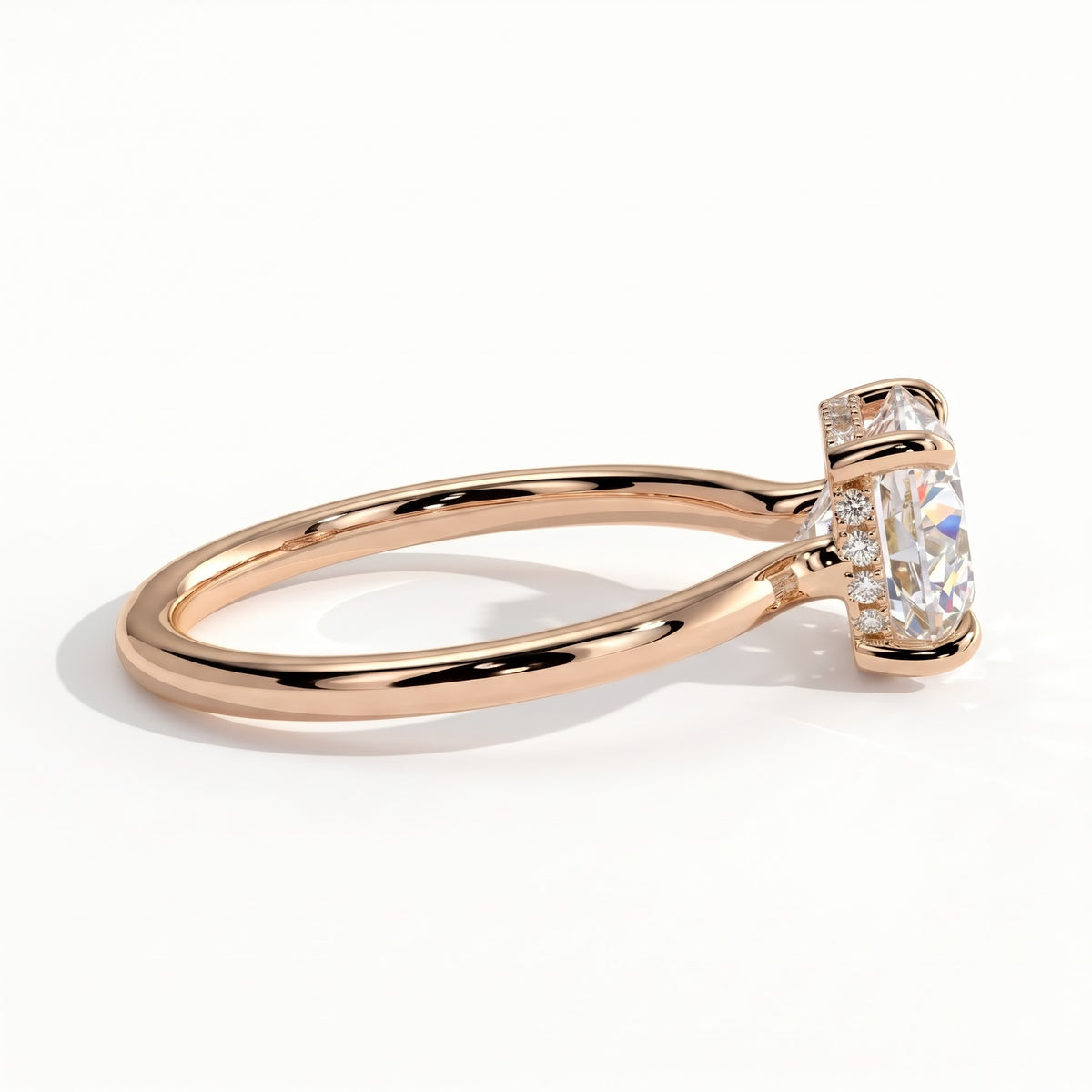 Round lab-grown diamond solitaire engagement ring in 14K (585) rose gold, detail view