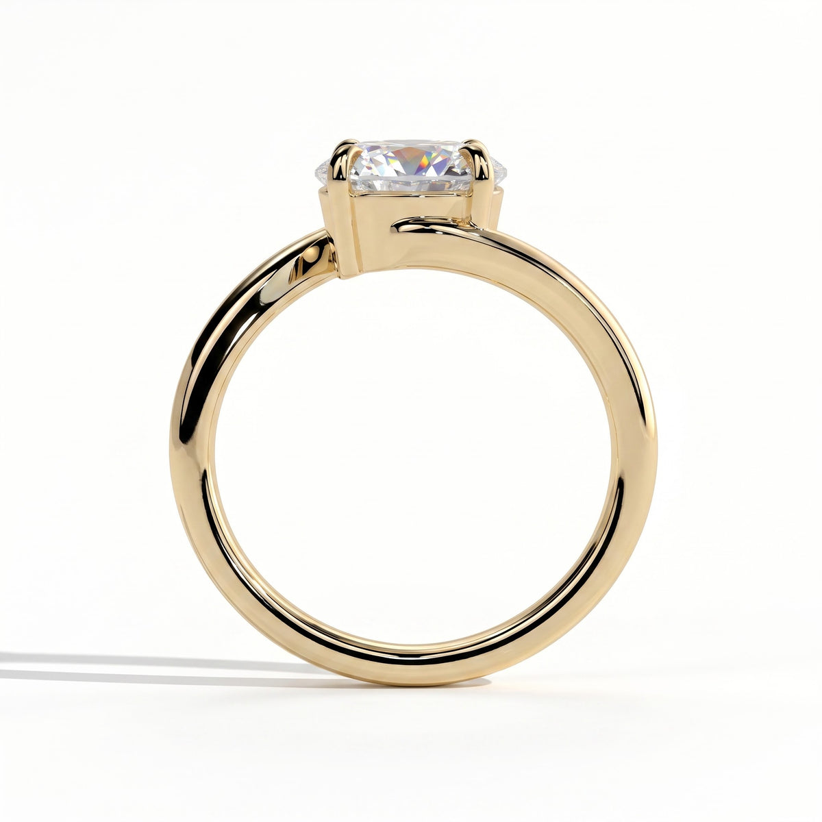 Round lab-grown diamond solitaire engagement ring in 14K (585) yellow gold, side profile