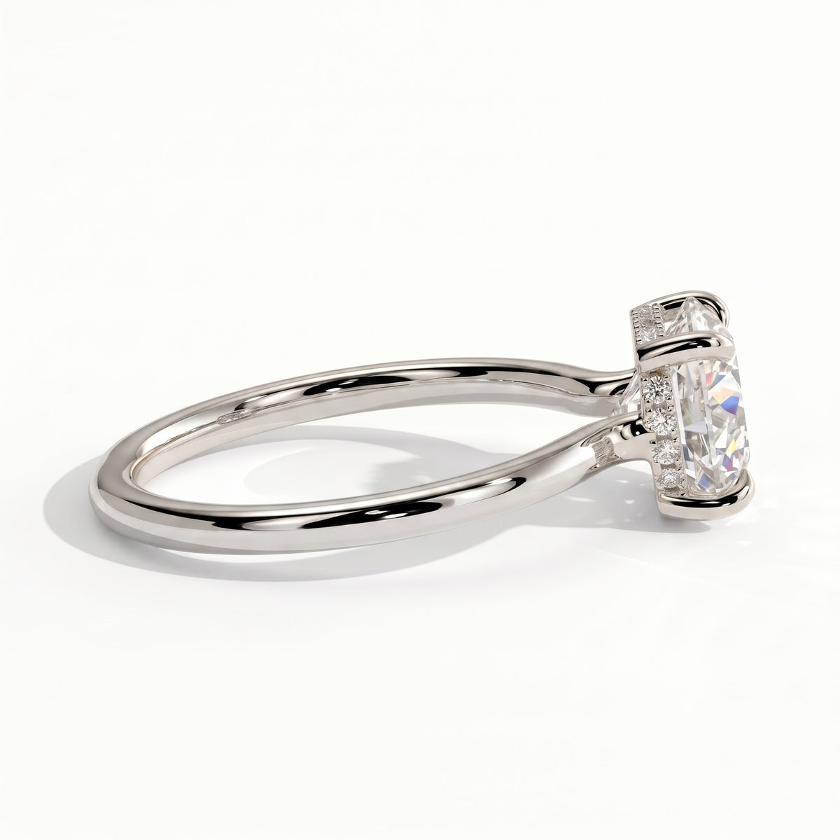Round lab-grown diamond solitaire engagement ring in 18K (750) white gold, detail view