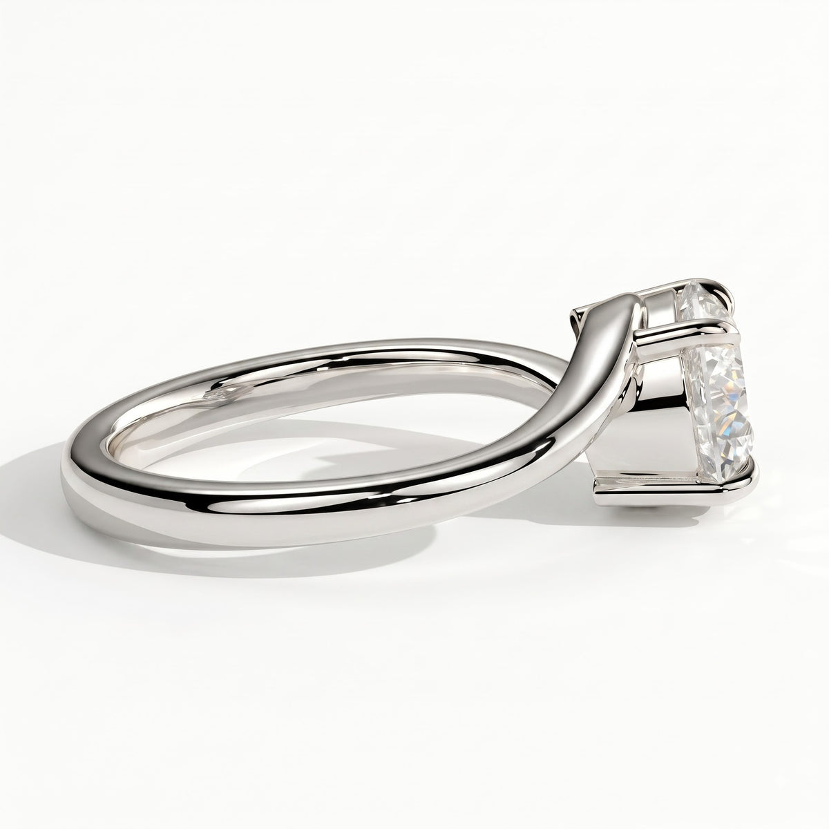 Round lab-grown diamond solitaire engagement ring in 18K (750) white gold, detail view