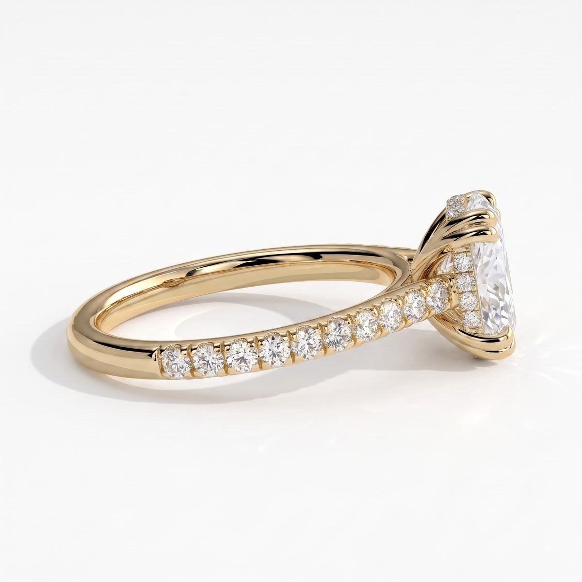 Oval lab-grown diamond halo engagement ring in 14K (585) yellow gold, detail view