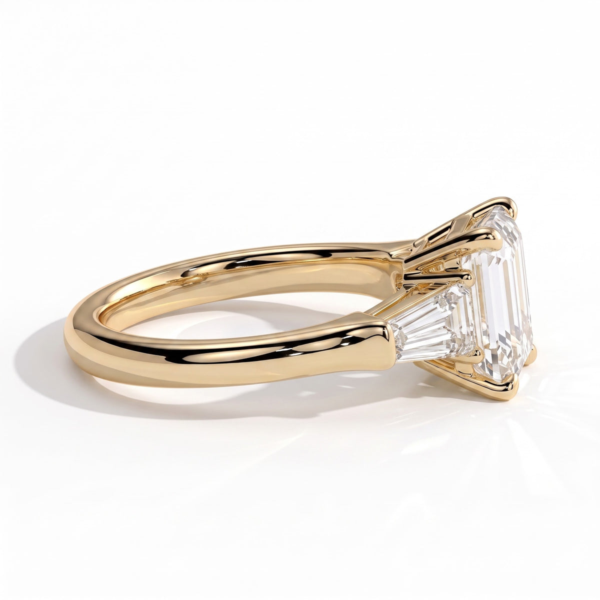 Emerald lab-grown diamond three-stone engagement ring in 14K (585) yellow gold, detail view