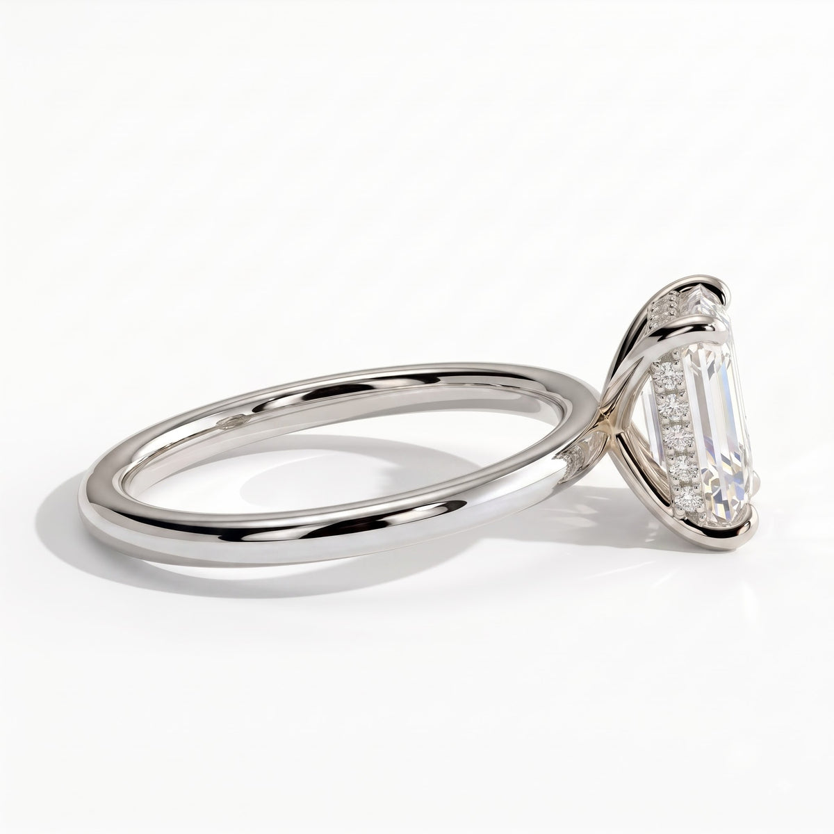 Emerald lab-grown diamond solitaire engagement ring in 14K (585) white gold, detail view