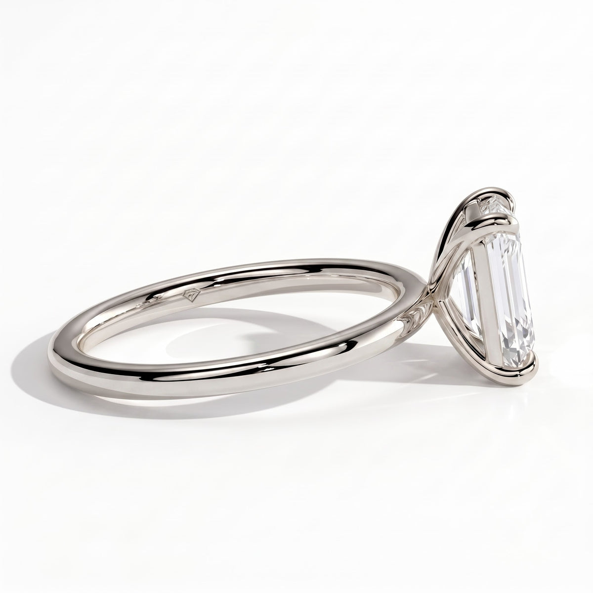 Emerald lab-grown diamond solitaire engagement ring in 18K (750) white gold, detail view