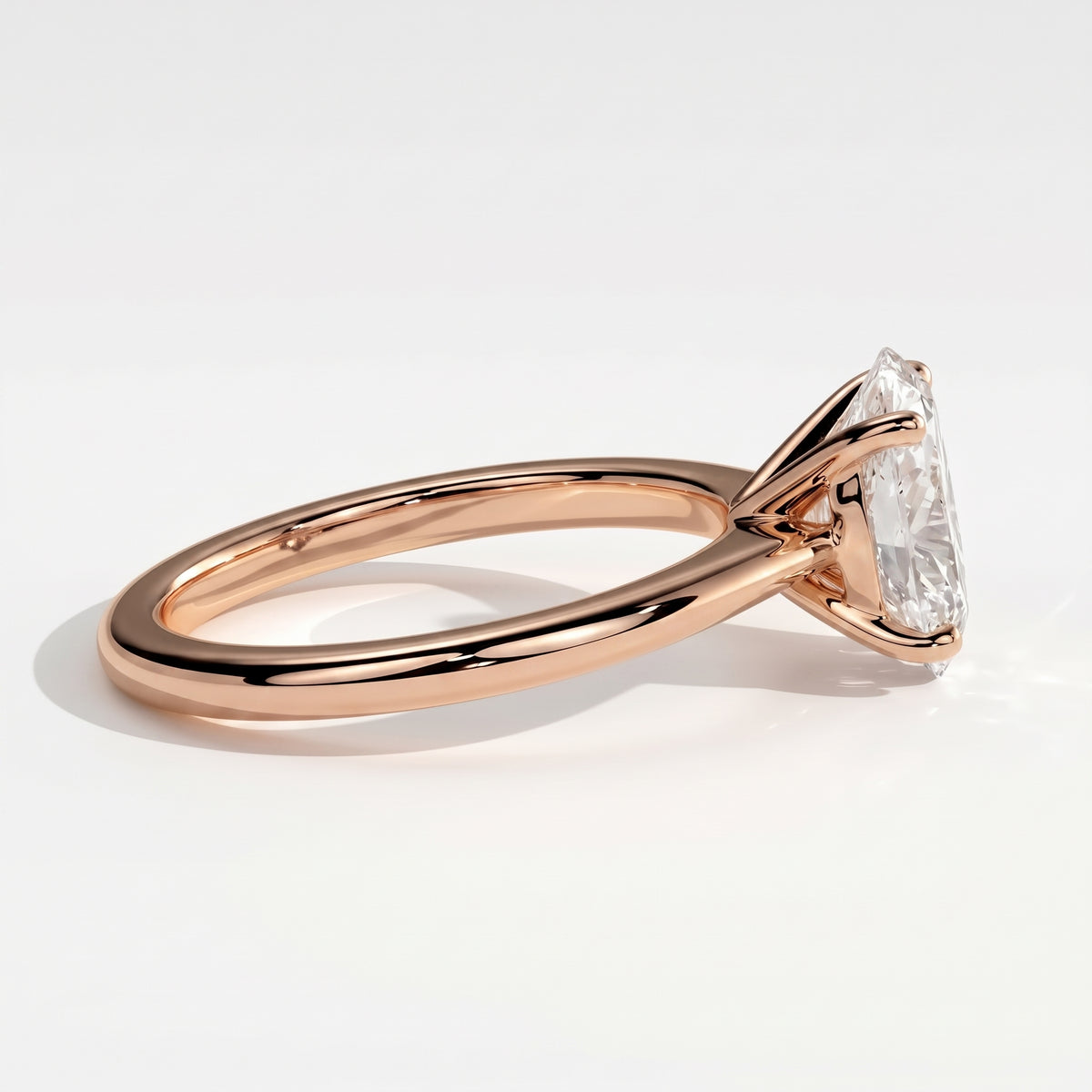 Oval lab-grown diamond solitaire engagement ring in 14K (585) rose gold, detail view