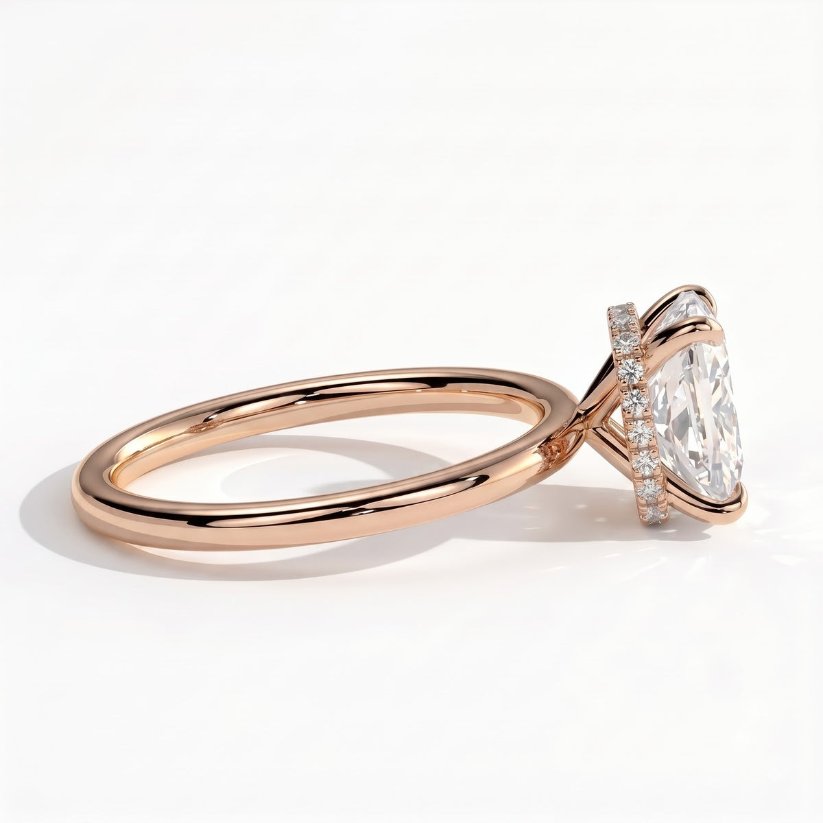 Elongated Cushion lab-grown diamond solitaire engagement ring in 18K (750) rose gold, detail view