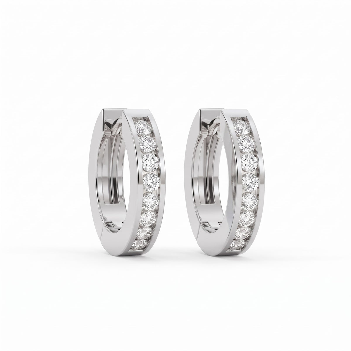 Ronja Huggie-Creolen mit Diamanten in Kanalfassung │ Ø 10mm