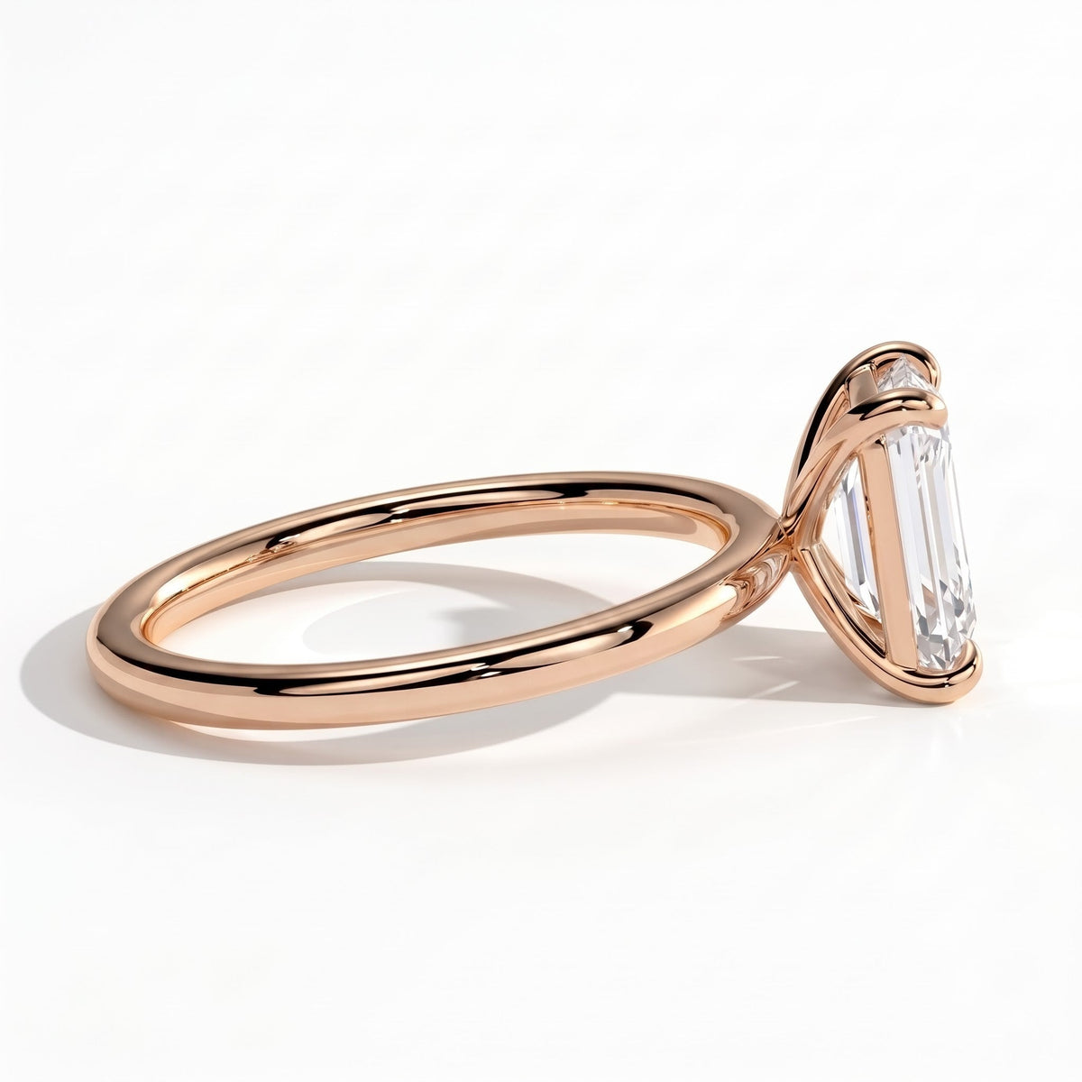Emerald lab-grown diamond solitaire engagement ring in 18K (750) rose gold, detail view