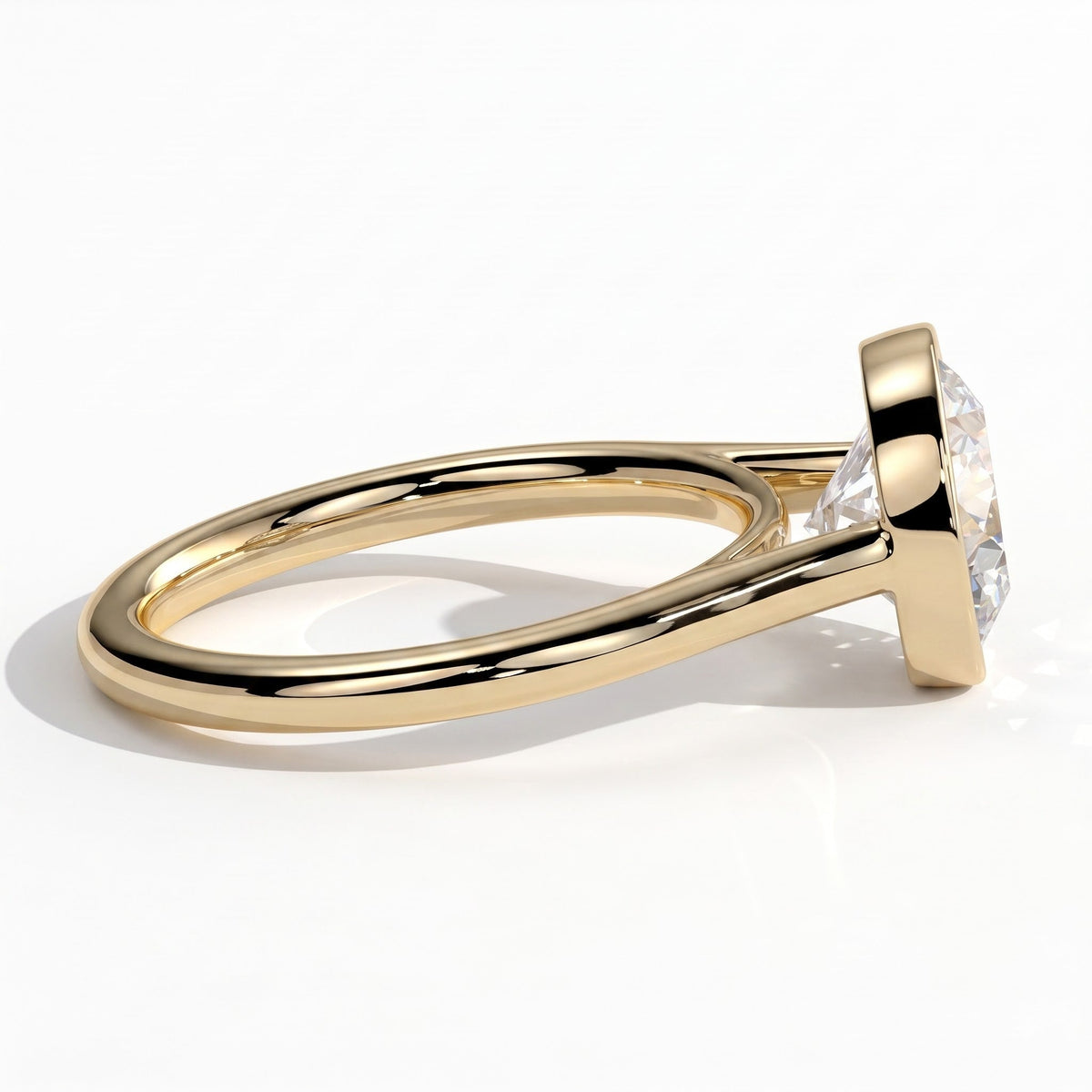 Round lab-grown diamond bezel-set solitaire engagement ring in 18K (750) yellow gold, detail view