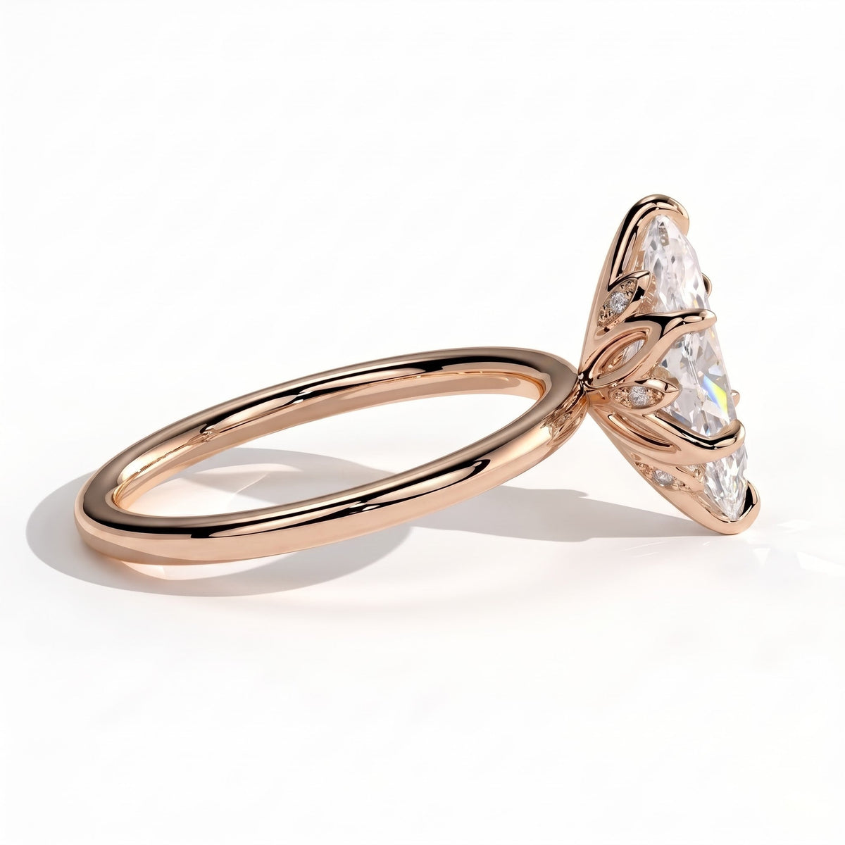 Marquise lab-grown diamond solitaire engagement ring in 18K (750) rose gold, detail view