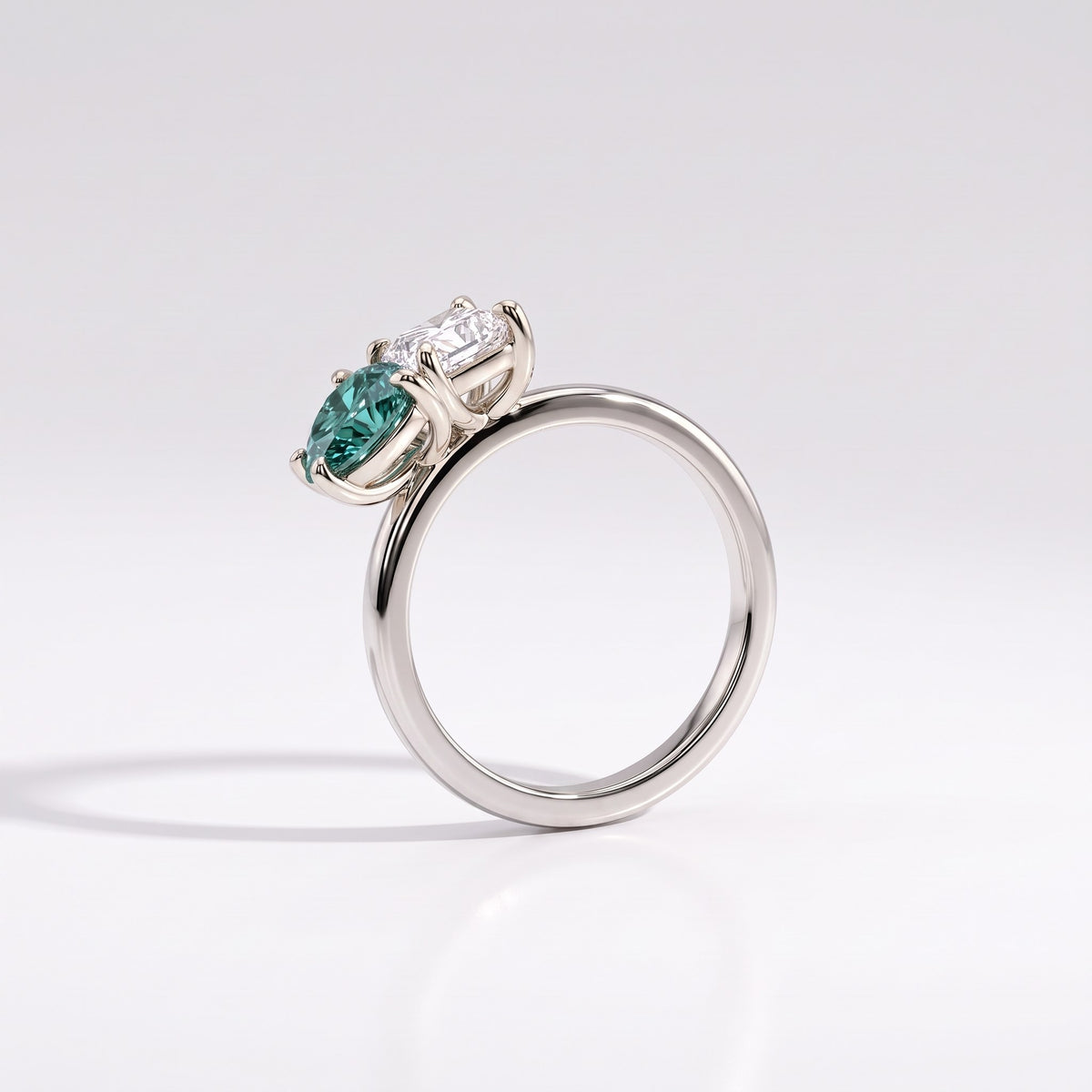 Viridia Toi et Moi ring with a 1 ct white radiant cut and 1 ct Fancy Vivid Green pear cut lab-grown diamond in 950 platinum, side profile showing the two stones meeting