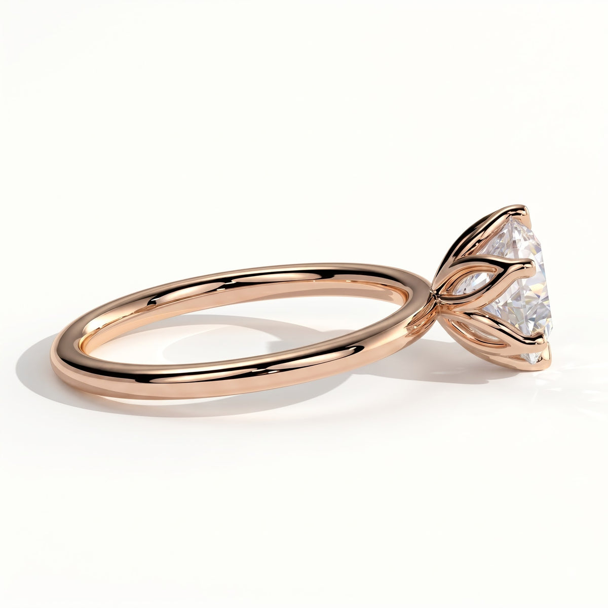 Round lab-grown diamond solitaire engagement ring in 14K (585) rose gold, detail view 