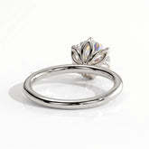 Round lab-grown diamond solitaire engagement ring in 18K (750) white gold, detail view 