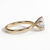 Round lab-grown diamond solitaire engagement ring in 18K (750) yellow gold, detail view 