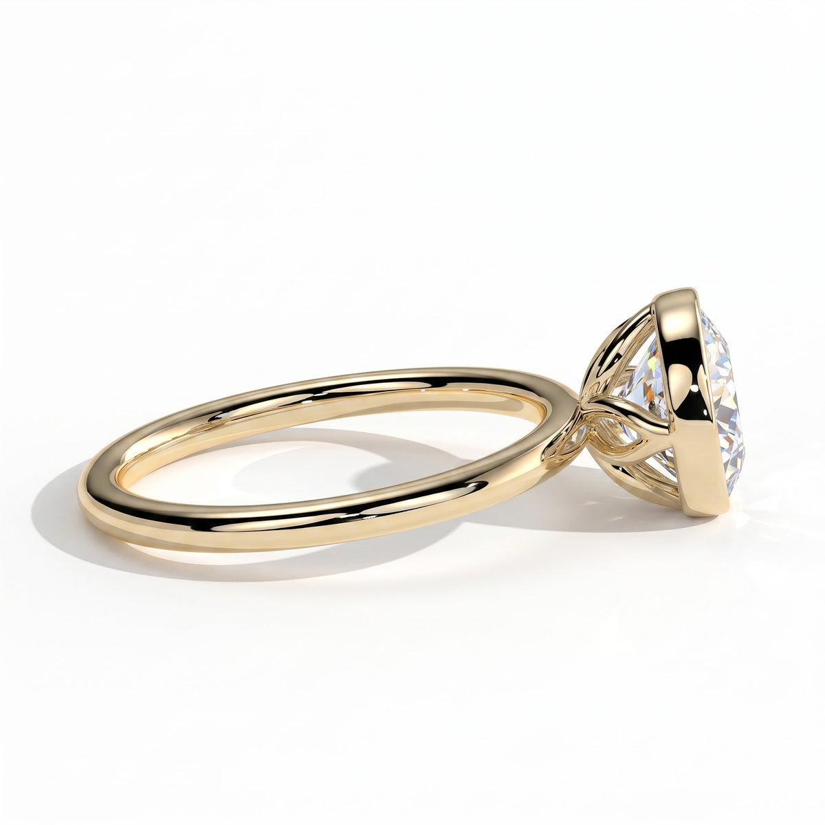 Round lab-grown diamond bezel-set solitaire engagement ring in 18K (750) yellow gold, detail view 