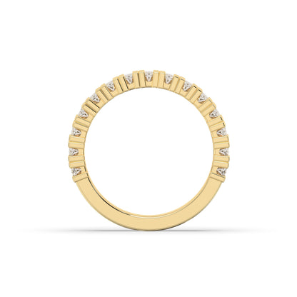 Amélie oval lab-grown diamond memoire wedding band in 585 yellow gold, top view 