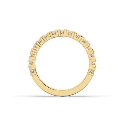 Amélie oval lab-grown diamond memoire wedding band in 750 yellow gold, top view 