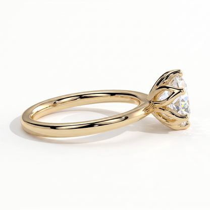 Round lab-grown diamond solitaire engagement ring in 14K (585) yellow gold, detail view 