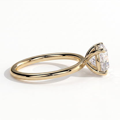 Round lab-grown diamond halo engagement ring in 18K (750) yellow gold, detail view 