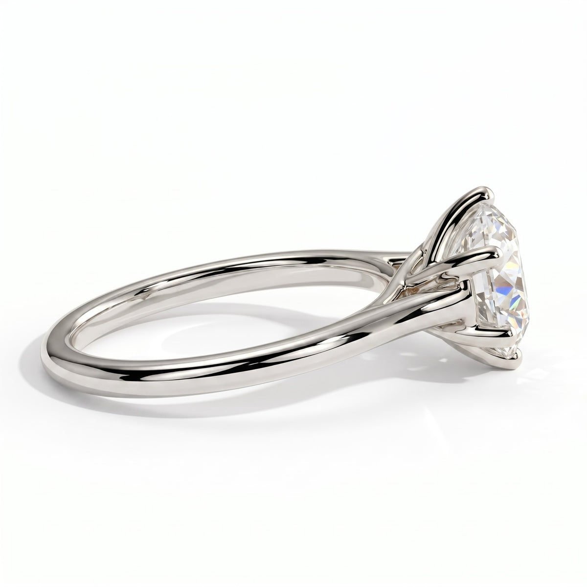 Round lab-grown diamond solitaire engagement ring in 18K (750) white gold, detail view 