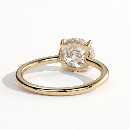 Round lab-grown diamond solitaire engagement ring in 14K (585) yellow gold, on white background 
