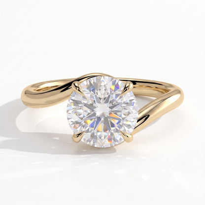 Round lab-grown diamond solitaire engagement ring in 14K (585) yellow gold, front view 