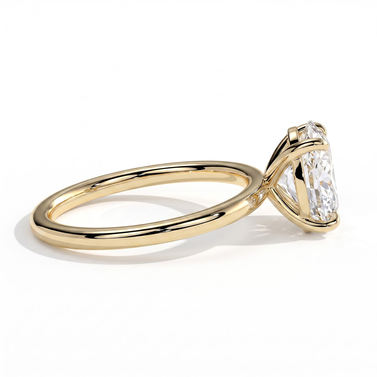 Oval lab-grown diamond solitaire engagement ring in 14K (585) yellow gold, detail view 