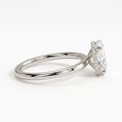 Oval lab-grown diamond solitaire engagement ring in 18K (750) white gold, detail view 