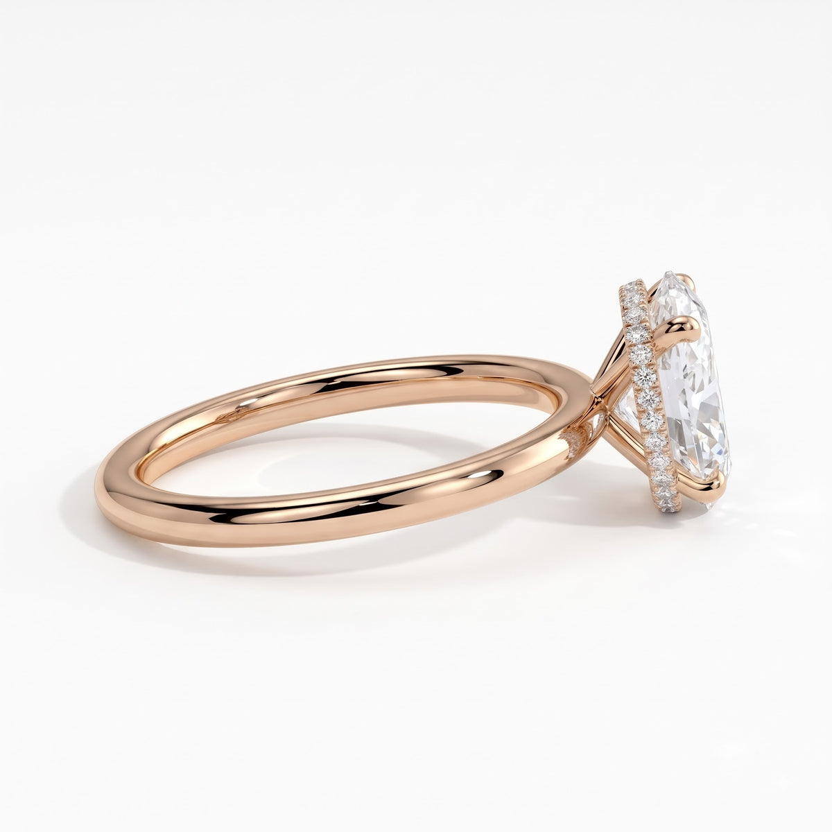 Oval lab-grown diamond solitaire engagement ring in 18K (750) rose gold, detail view 