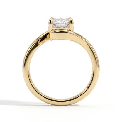Oval lab-grown diamond solitaire engagement ring in 14K (585) yellow gold, side profile 