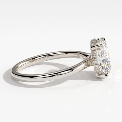Oval lab-grown diamond solitaire engagement ring in 14K (585) white gold, detail view 