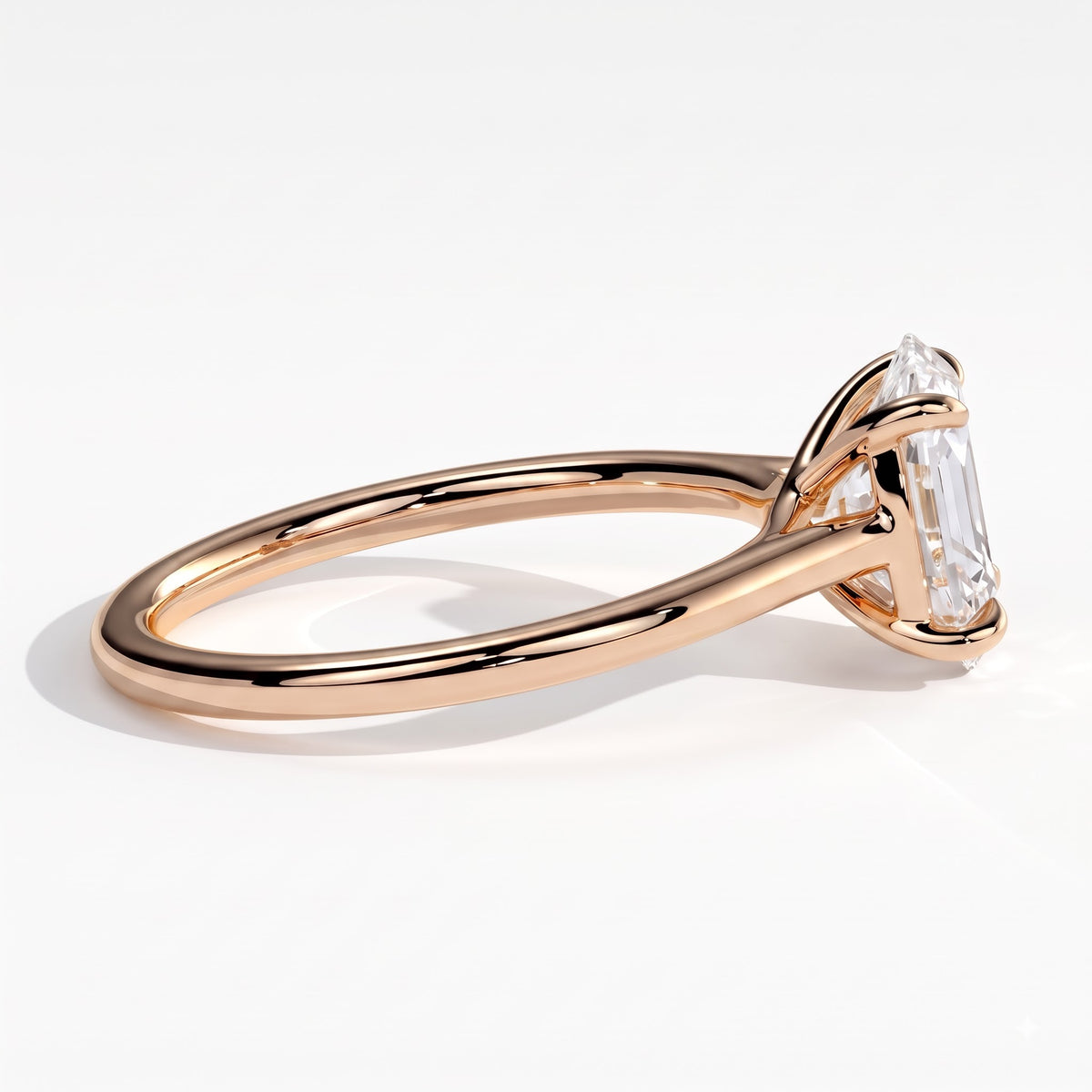 Oval lab-grown diamond solitaire engagement ring in 14K (585) rose gold, detail view 