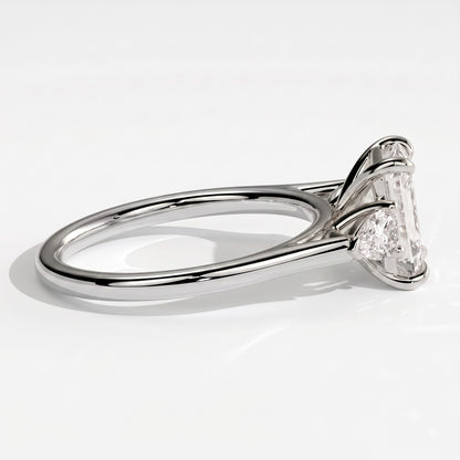 Emerald lab-grown diamond three-stone engagement ring in 14K (585) white gold, detail view 