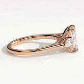 Emerald lab-grown diamond three-stone engagement ring in 14K (585) rose gold, detail view 