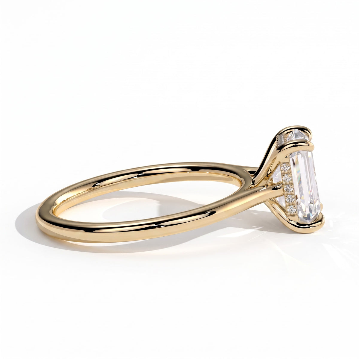 Radiant lab-grown diamond halo engagement ring in 18K (750) yellow gold, detail view 