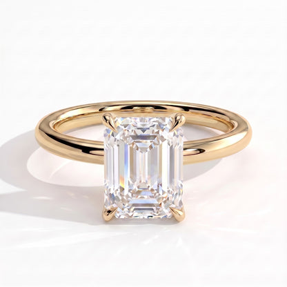 Emerald lab-grown diamond solitaire engagement ring in 14K (585) yellow gold, front view 