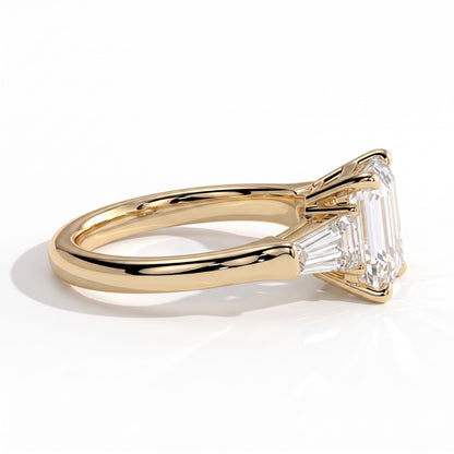 Emerald lab-grown diamond three-stone engagement ring in 14K (585) yellow gold, detail view 