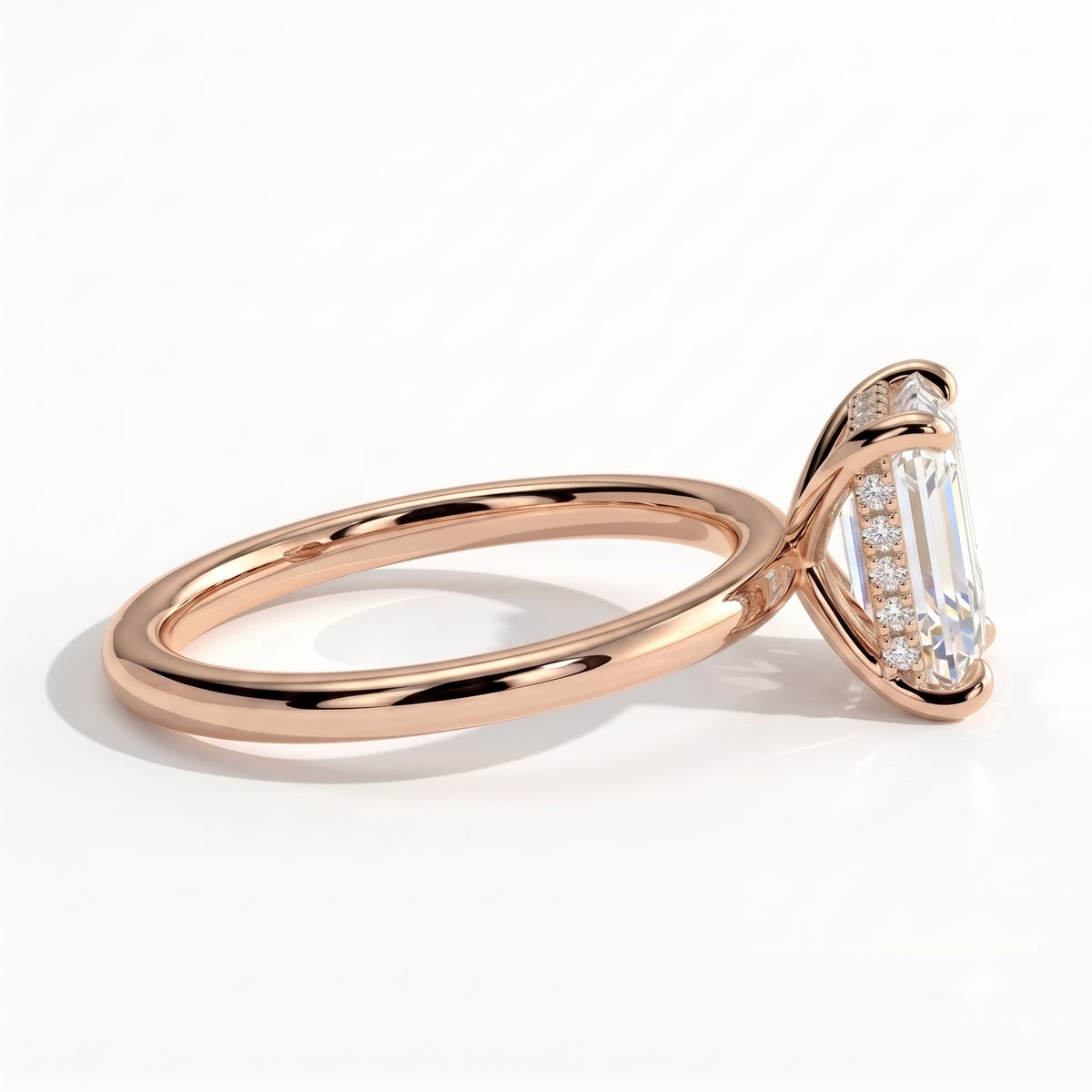 Emerald lab-grown diamond solitaire engagement ring in 14K (585) rose gold, detail view 