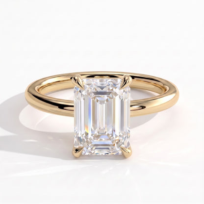 Emerald lab-grown diamond solitaire engagement ring in 14K (585) yellow gold, front view 