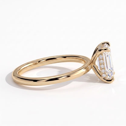 Emerald lab-grown diamond solitaire engagement ring in 18K (750) yellow gold, detail view 