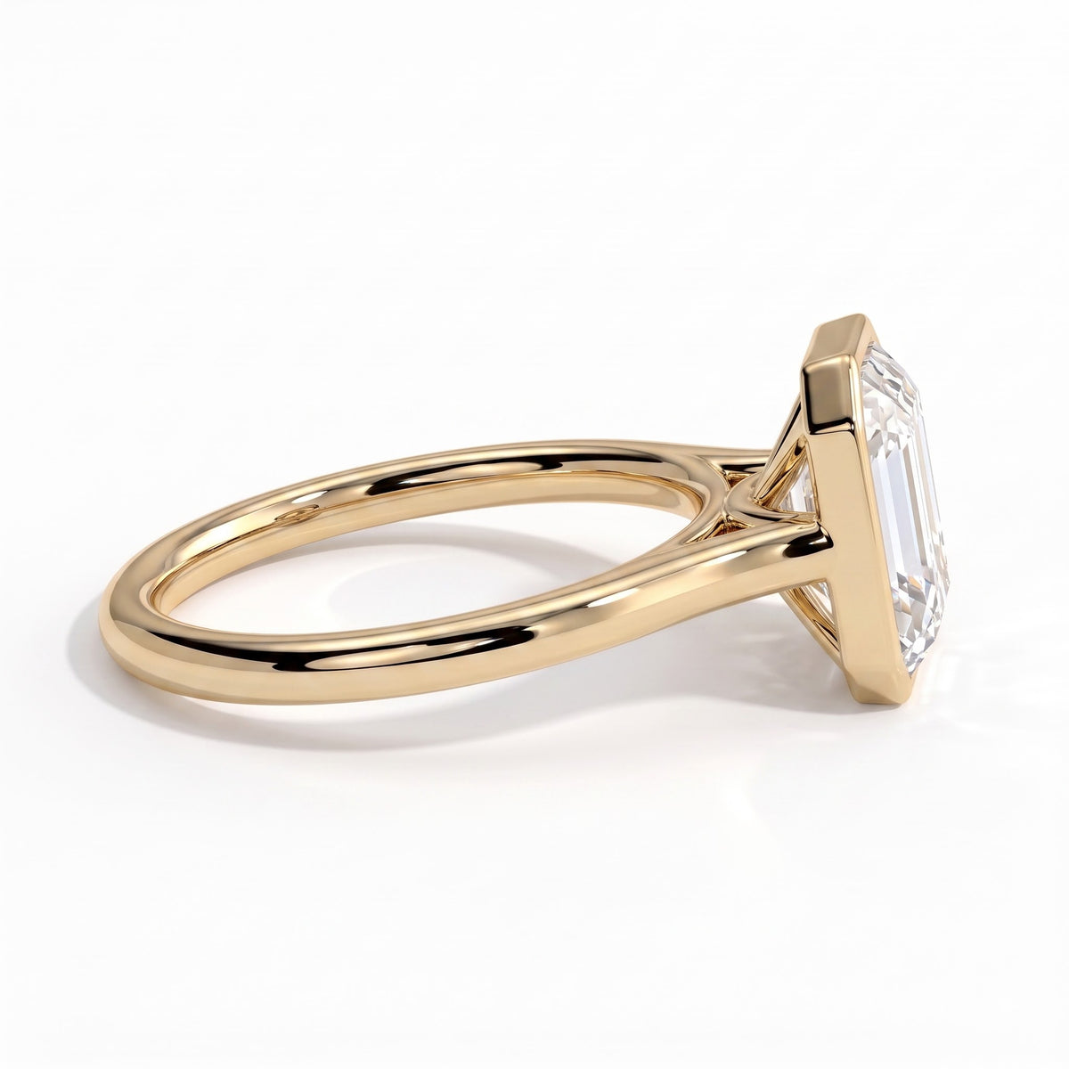 Emerald lab-grown diamond bezel-set solitaire engagement ring in 18K (750) yellow gold, detail view 