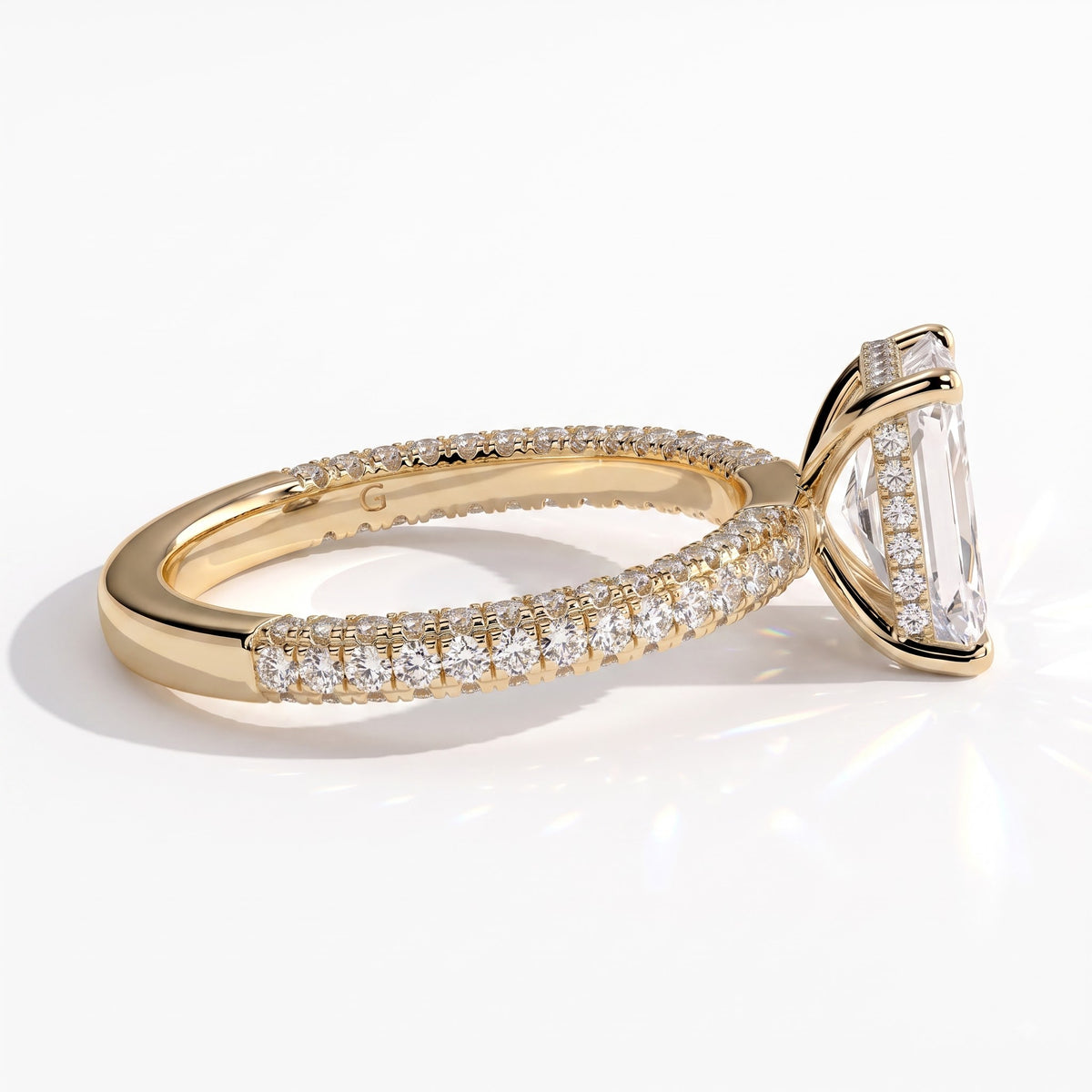 Radiant lab-grown diamond halo engagement ring in 18K (750) yellow gold, detail view 