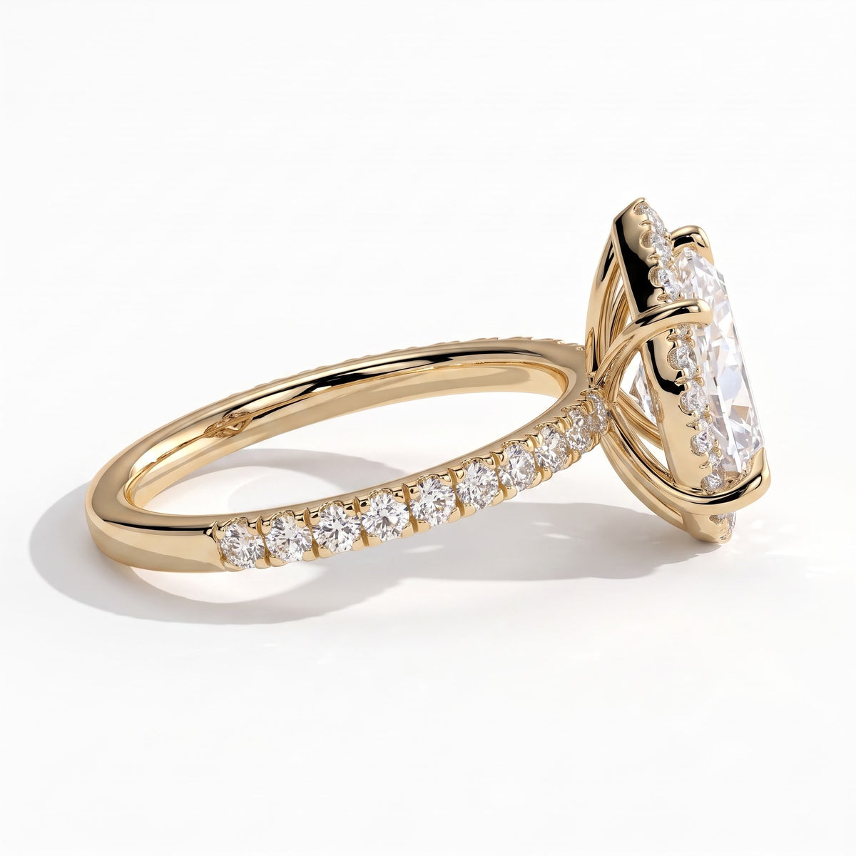 Pear lab-grown diamond halo engagement ring in 14K (585) yellow gold, detail view 