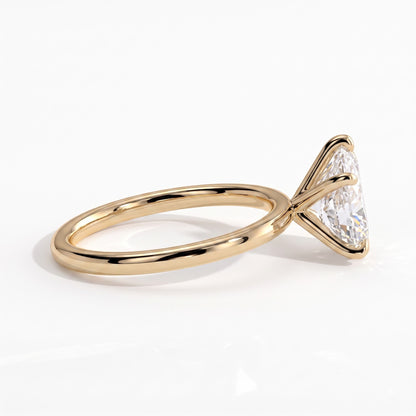 Pear lab-grown diamond solitaire engagement ring in 14K (585) yellow gold, detail view 