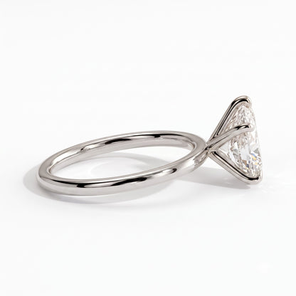 Pear lab-grown diamond solitaire engagement ring in 18K (750) white gold, detail view 