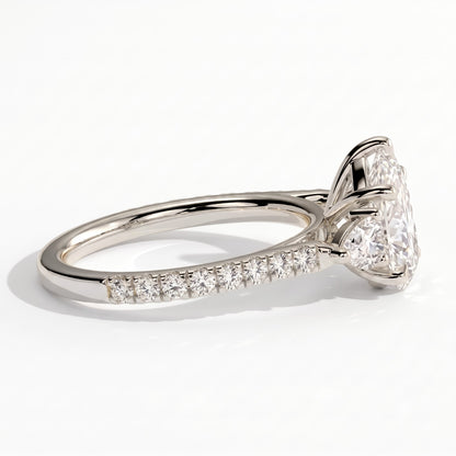 Pear lab-grown diamond three-stone engagement ring in 18K (750) white gold, detail view 