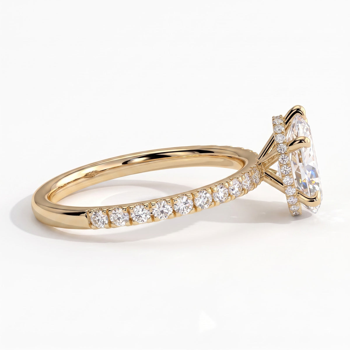 Pear lab-grown diamond halo engagement ring in 18K (750) yellow gold, detail view 