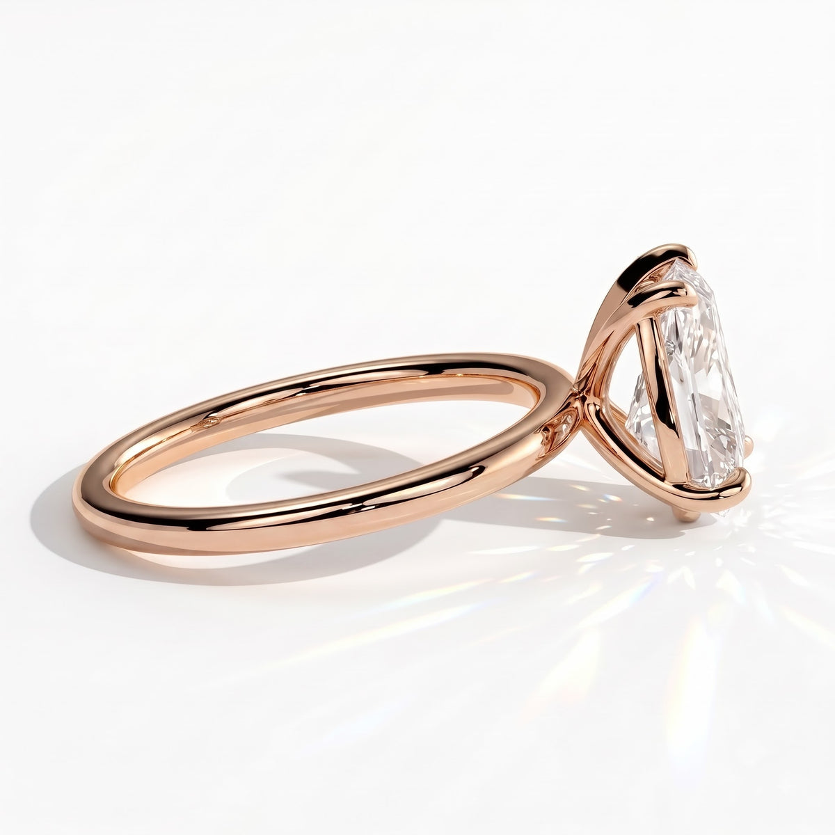 Pear lab-grown diamond solitaire engagement ring in 14K (585) rose gold, detail view 